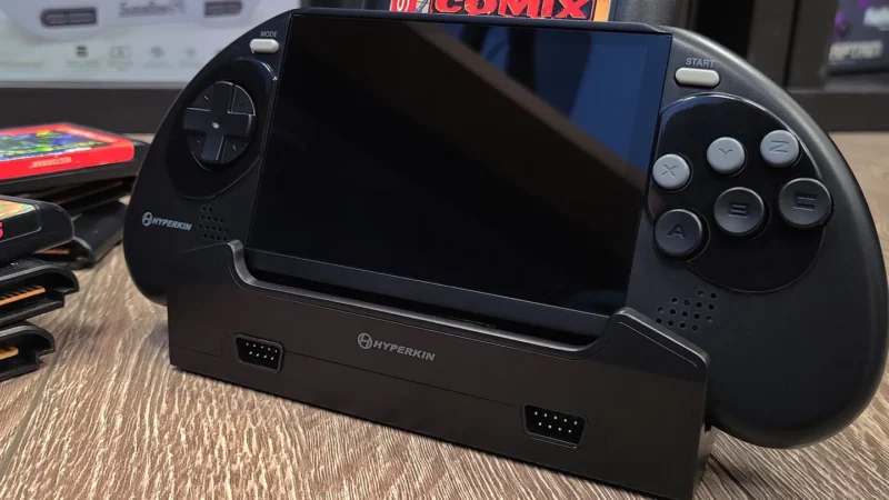 Hyperkin представила Mega 95, портативную консоль Sega Mega Drive в стиле Nintendo Switch