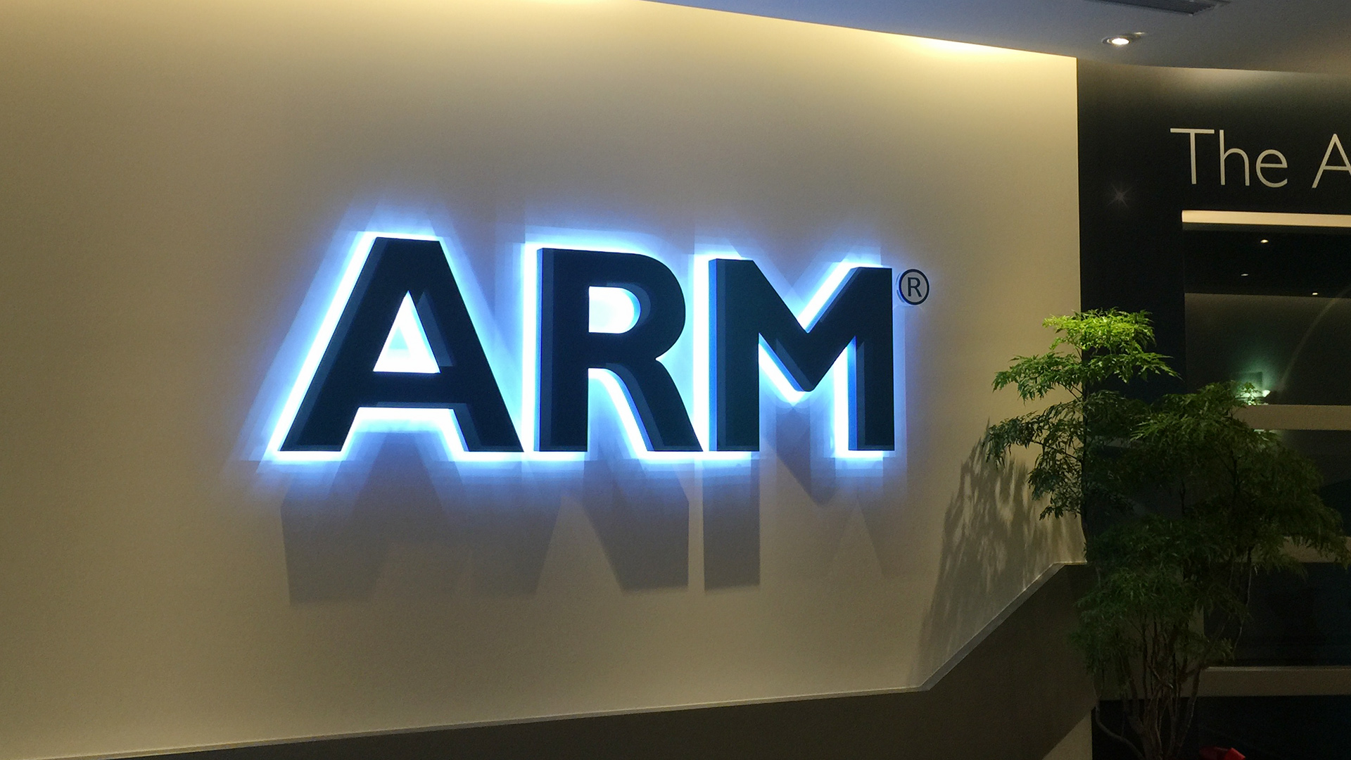 Японский холдинг планирует вложить 100 миллиардов долларов в ARM для создания конкурента NVIDIA в сфере ИИ